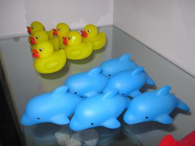 【廠家直銷發(fā)光搪膠電子兒童玩具海豚/浮水玩具/地?cái)偀豳uled禮】?jī)r(jià)格_廠家_圖片 -